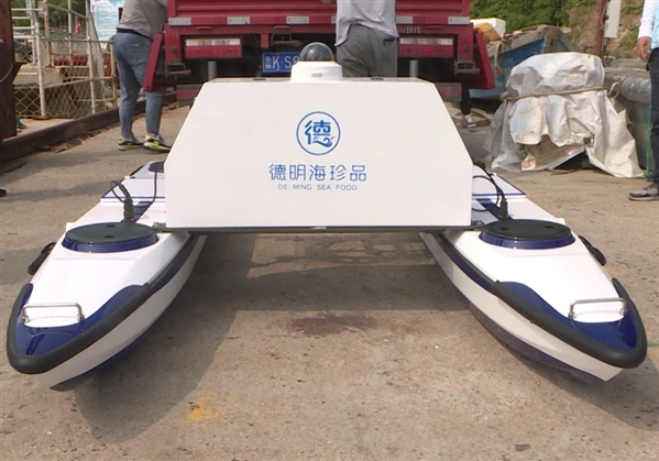 國(guó)內(nèi)首艘海洋牧場(chǎng)養(yǎng)殖觀測(cè)無(wú)人船在威海交付使用